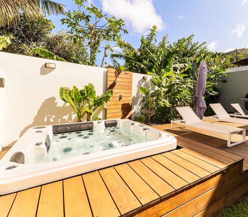 VJ-3 JACUZZI+JARDIN 2